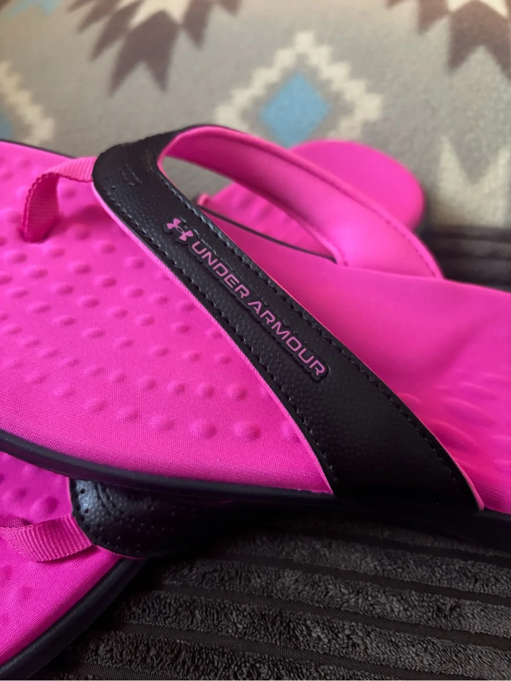Under Armour Women’s Hot Pink and Black Flip Flops - Picture 5 of 7